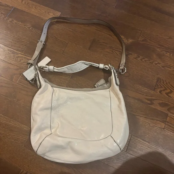 Cream Coach Shoulder Bag - Picture 4 of 13